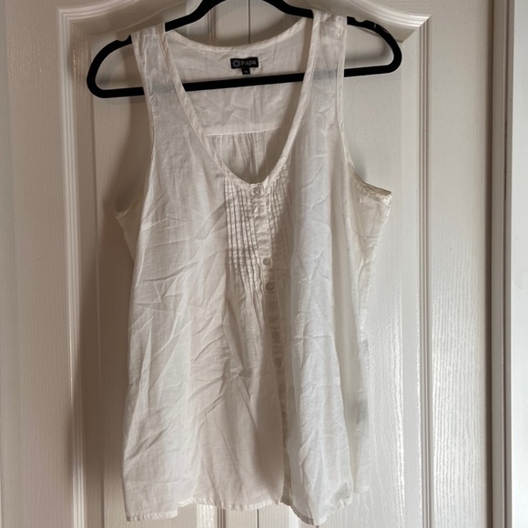 Very light button up tank - Picture 1 of 1
